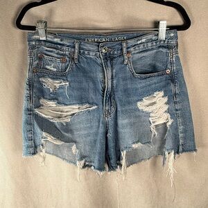 American Eagle Distressed High Waisted "Festival Short" - Size 6 in Medium Wash
